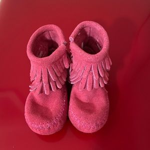 Minnetonka Double Fringe Side Zip Bootie Infant 4